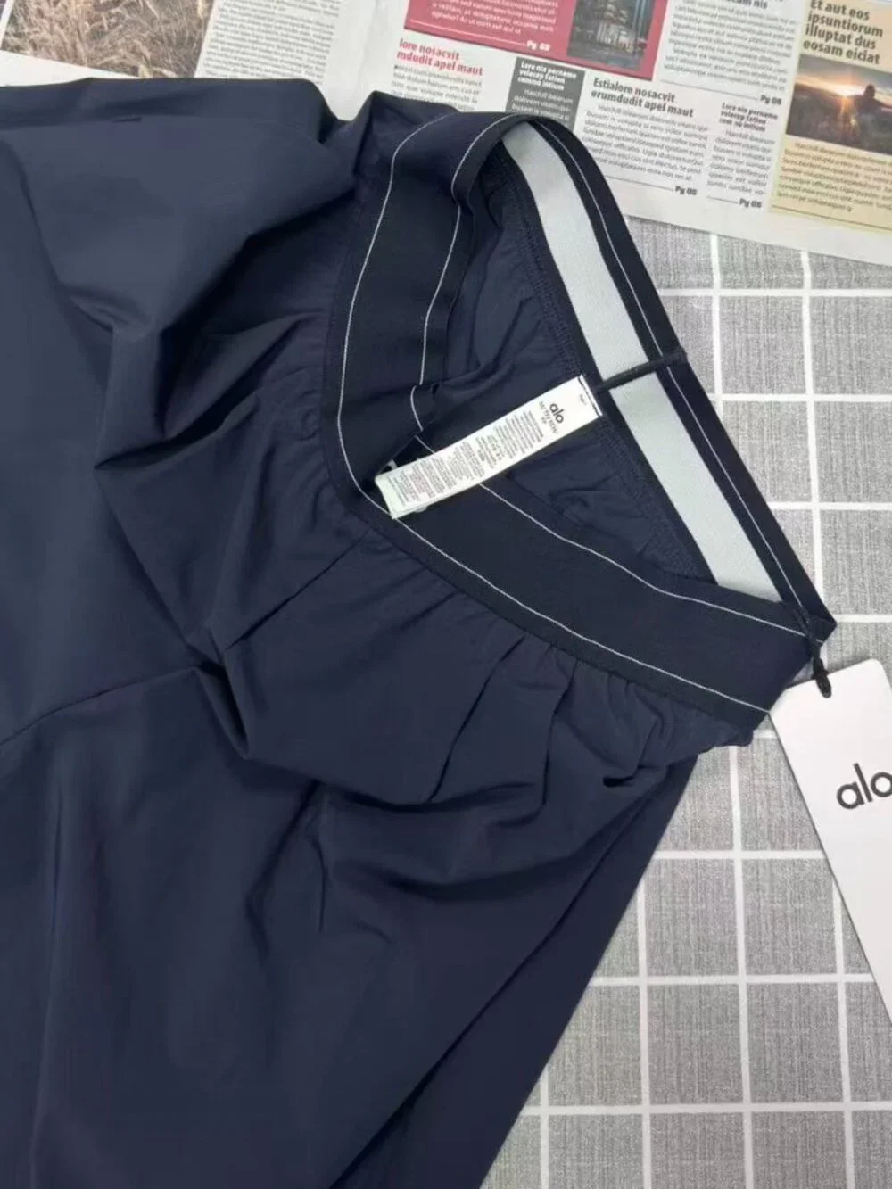 🎉Never Worn Navy ALO Yoga Suit Up Trouser (Regular)
